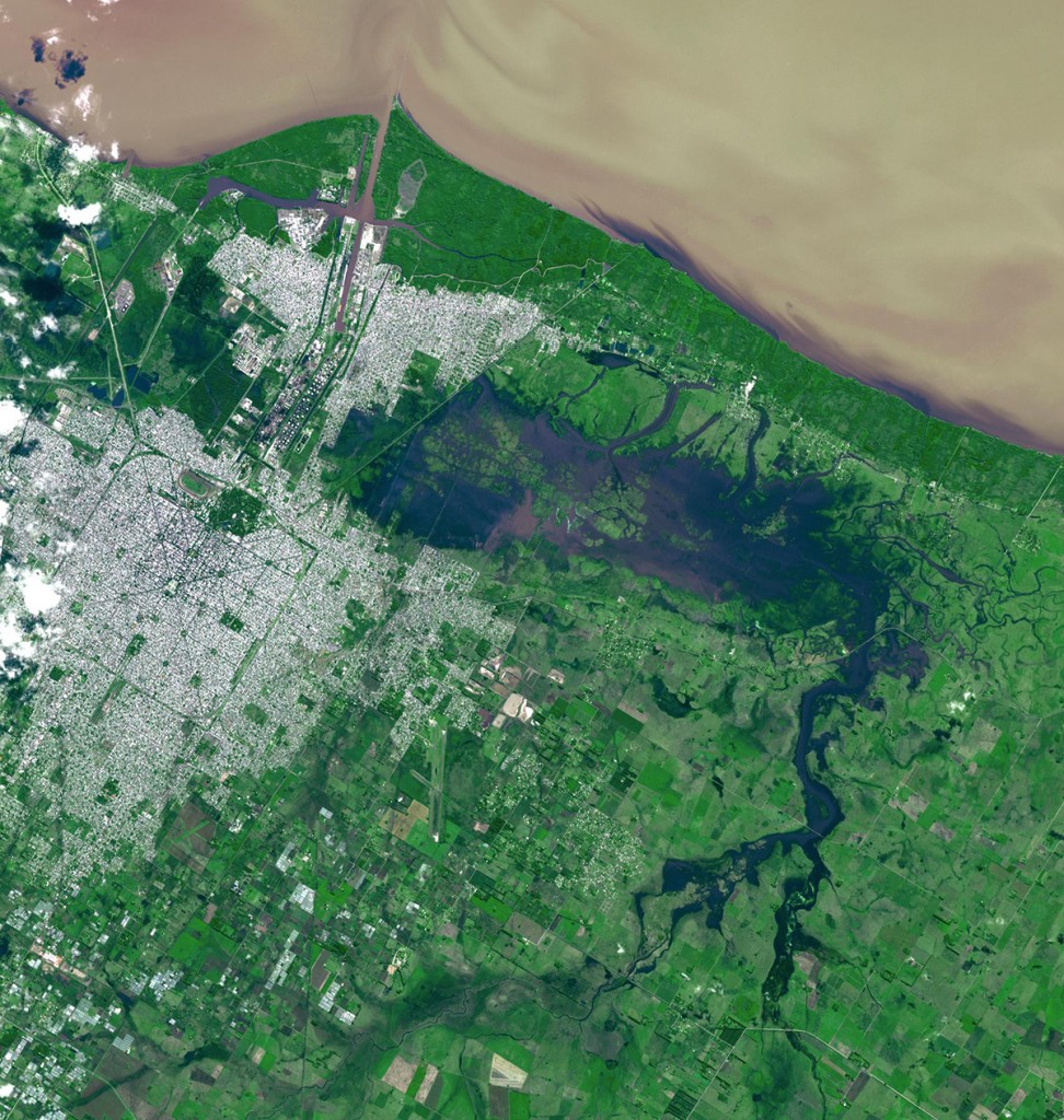 FIGURE 4. Flooded area in La Plata, Argentina in April 2013, courtesy of NASA.